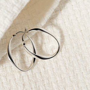 Cinta Hoop Oval Shape Silver Earring 2